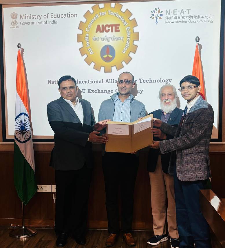 Turnip Innovations and AICTE representatives formalize their entrepreneurship awareness partnership